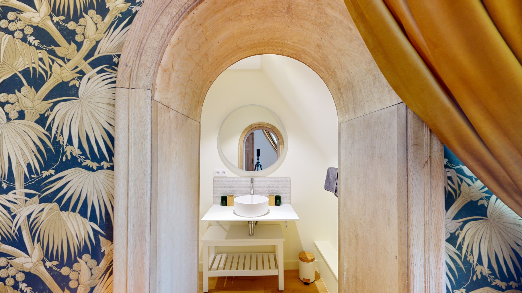 Entrée de la salle de bains d'une de nos chambres