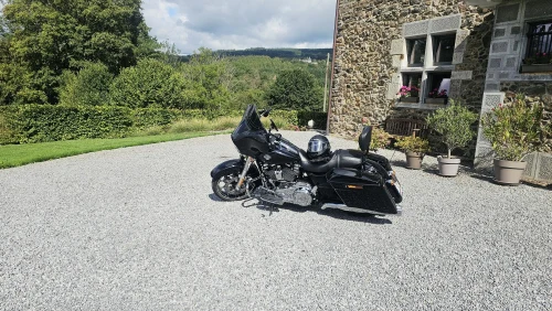 Motos